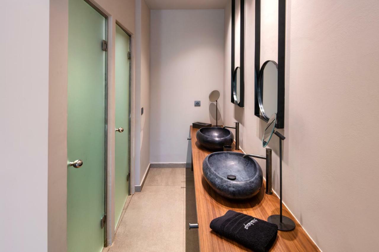 Uma Ray Suites Тира Экстерьер фото